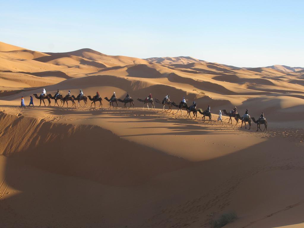 Sahara Camel Tours Camp Hotel เมอร์ซูกา ภายนอก รูปภาพ