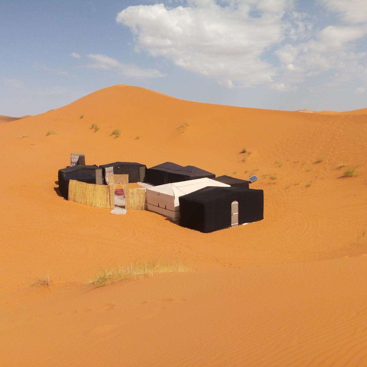 Sahara Camel Tours Camp Hotel เมอร์ซูกา ภายนอก รูปภาพ